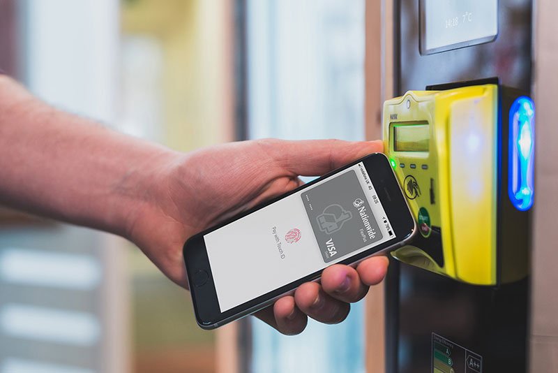 Employee using a mobile payment method at a cashless vending machine